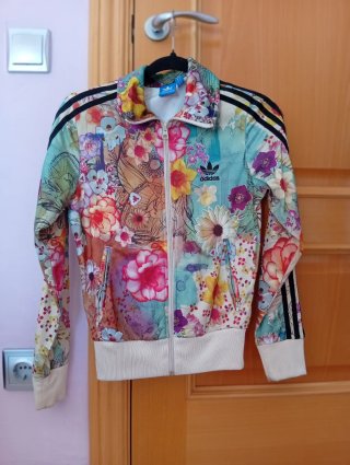 Chaqueta Adidas floral multicolor