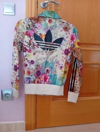 Chaqueta Adidas floral multicolor