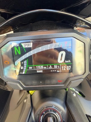 Kawasaki Z900 Negra y Verde