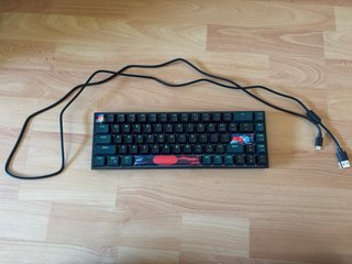 Tastiera meccanica nera e multicolore (no rgb)