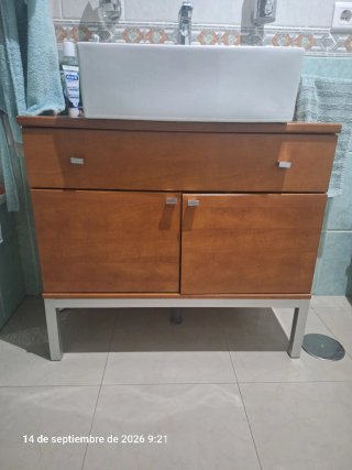 Mueble de baño madera con lavabo