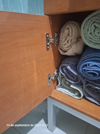 Mueble de baño madera con lavabo
