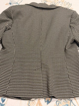 Traje de falda y chaqueta a cuadros