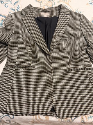 Traje de falda y chaqueta a cuadros