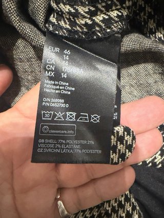 Traje de falda y chaqueta a cuadros