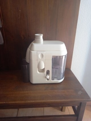Licuadora blanca