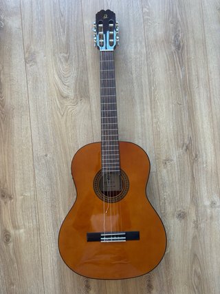 Guitarra Admira Juanita Amplificada como nueva