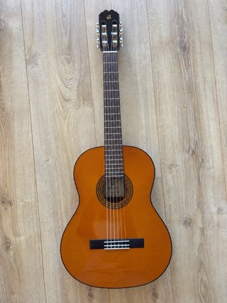 Guitarra Admira Juanita EF amplificada como nueva