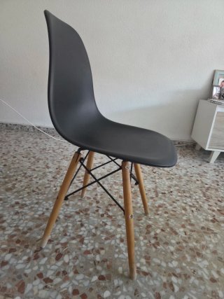 Sillas negras madera