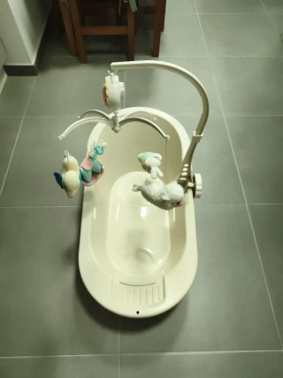 Bañera bebé + móvil musical