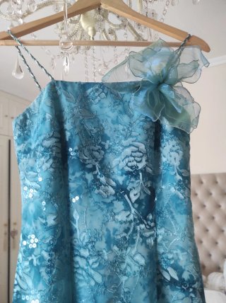 Vestido de fiesta azul y verde