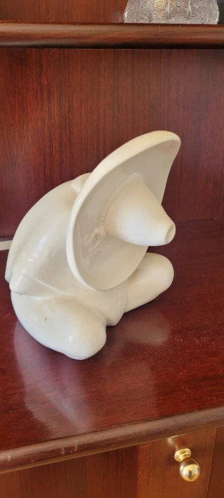 Figura de cerámica blanca