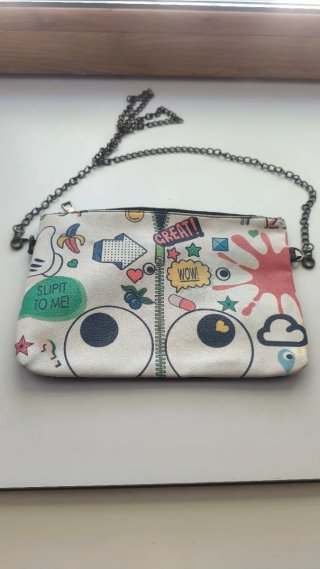 Bolso divertido con cadena