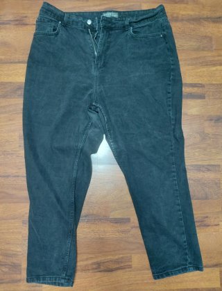 Pantalón pitillo negro