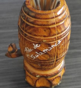 Barril porta pinchos de madera