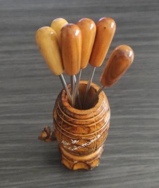 Barril porta pinchos de madera