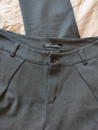 Pantalón tobillero gris Talla M Nuevo