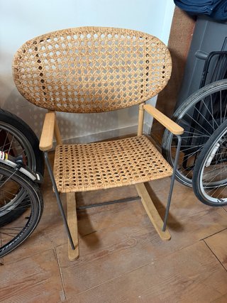 Mecedora Ikea mimbre y madera