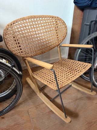 Mecedora Ikea mimbre y madera