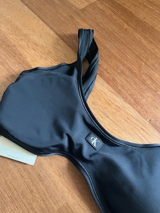 Top bikini Calvin Klein nero nuovo con etichette