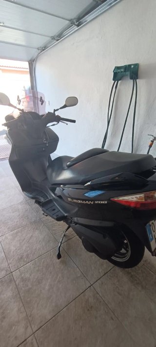 Suzuki Burgman 200 Negra