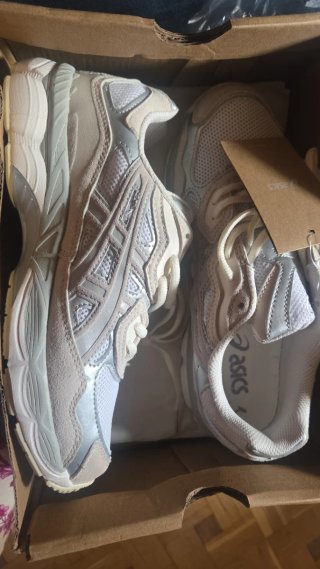 ASICS NYC Zapatillas Grises y Blancas