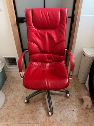 Silla de oficina de cuero natural roja