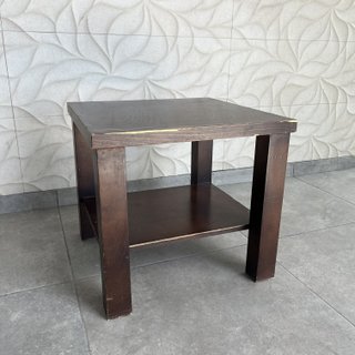 Mesa de salón de madera