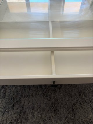 Mesa de centro Ikea blanca con cristal