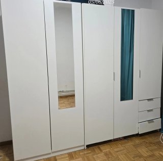 Armario blanco de madera
