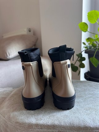 Botas de agua Igor beige y negras con cremallera