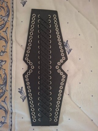 Cinturón negro con cordones