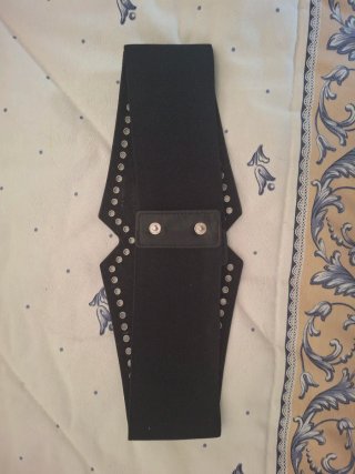 Cinturón negro con cordones