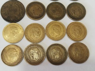 Lote 16 monedas "Pesetas del Caudillo".
