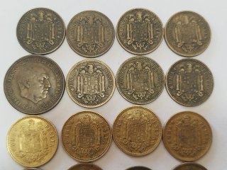 Lote 16 monedas "Pesetas del Caudillo".