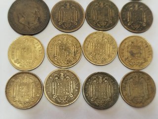 Lote 16 monedas "Pesetas del Caudillo".