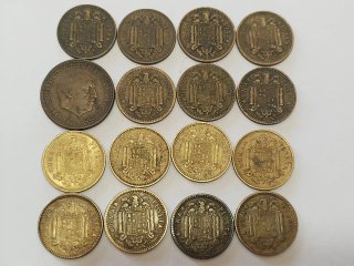 Lote 16 monedas "Pesetas del Caudillo".
