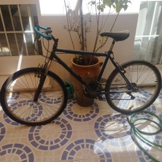 Bicicleta de Montaña Antigua Azul y negra