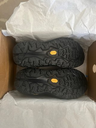 Hoka Speedgoat 6 Preto/Cinza