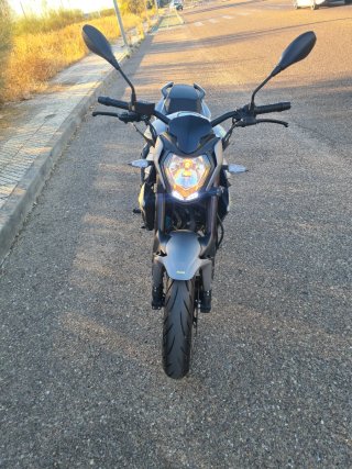 Benelli BN 125cc Moto Naked Gris