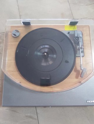 Tocadiscos ION
