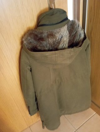 Abrigo Pull&Bear verde forro pelo talla M