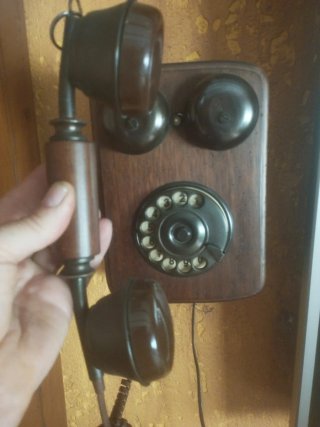 Teléfono antiguo de pared vintage