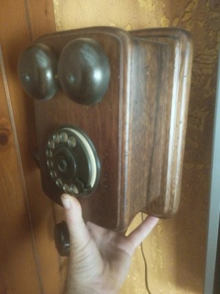 Teléfono antiguo de pared vintage