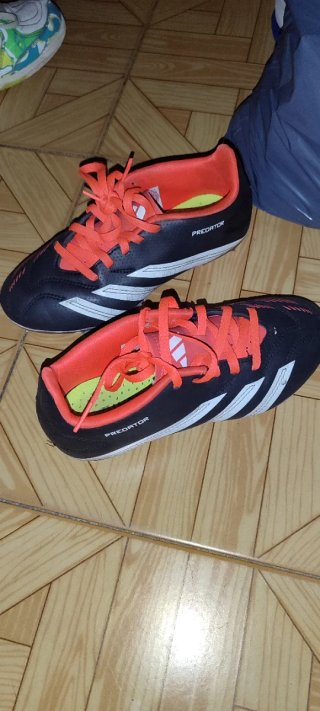 Botas de fútbol Adidas Predator Talla 33