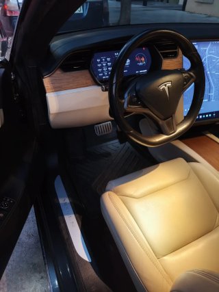 Tesla Model S 2020