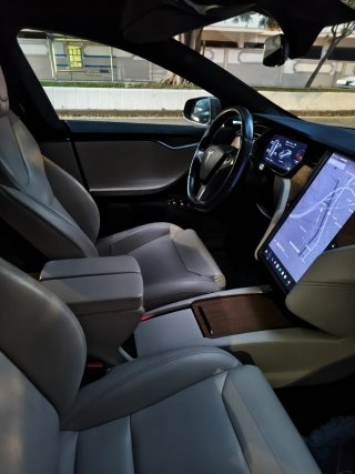 Tesla Model S 2020
