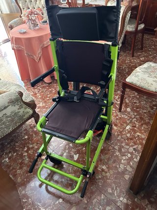 Silla subescaleras eléctrica con orugas
