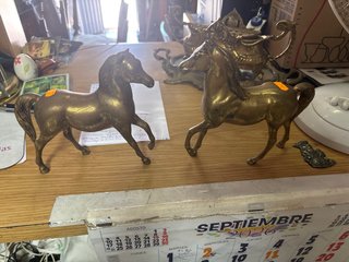 Caballo de bronce decorativo