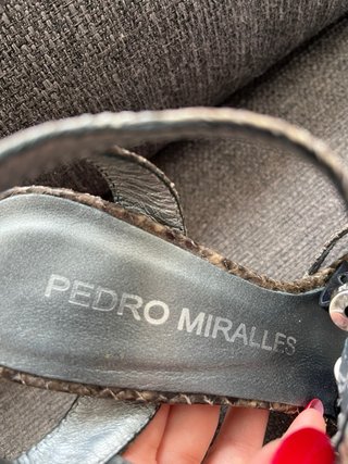 Zapatos de tacón con flecos